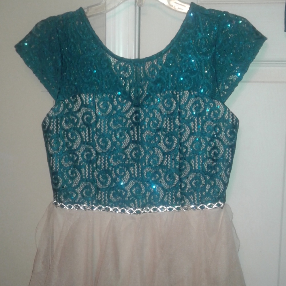 Dress - Picture 4 of 6